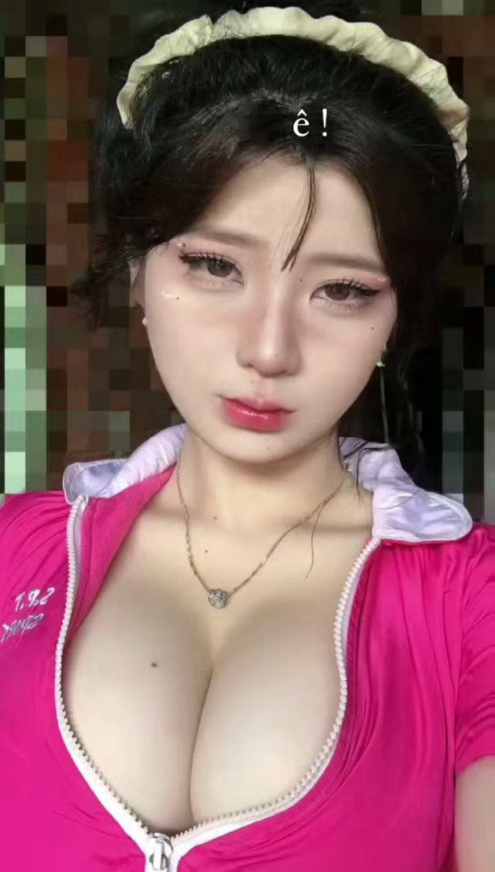 [Uncensored] Một cô hổ trắng nổi tiếng trên Internet, đầy vẻ dâm đãng, dùng ngón tay sờ vào âm hộ, làm cho lỗ của cô ấy to hơn và rên rỉ lớn tiếng