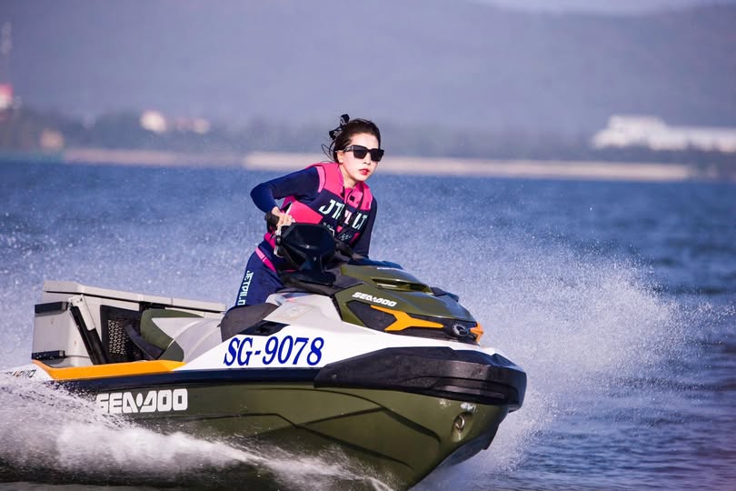 Xoa hột le chị gái vú to bướm hồng hào